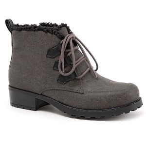 Trotters Bootie (size 10M) - New in Box